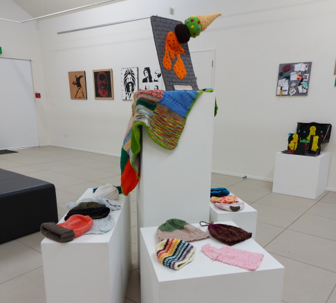 The exhibition showcases over 50 artworks, including paintings, pencil drawings, sculpture and carving from Christchurch Men’s, Christchurch Women’s and Rolleston Prisons.