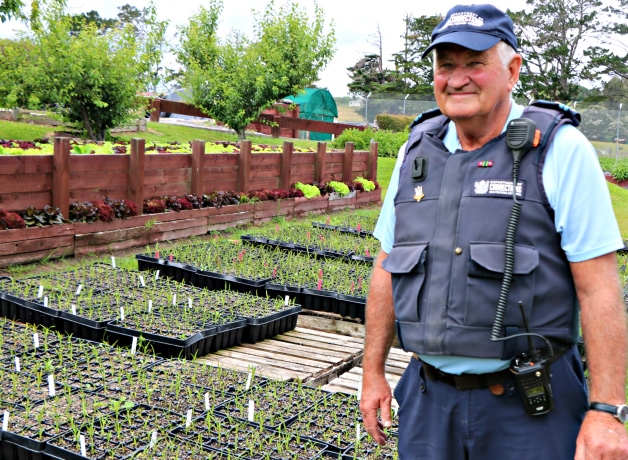 Instructor Bill Bean with seedlings at Te Piriti STU.