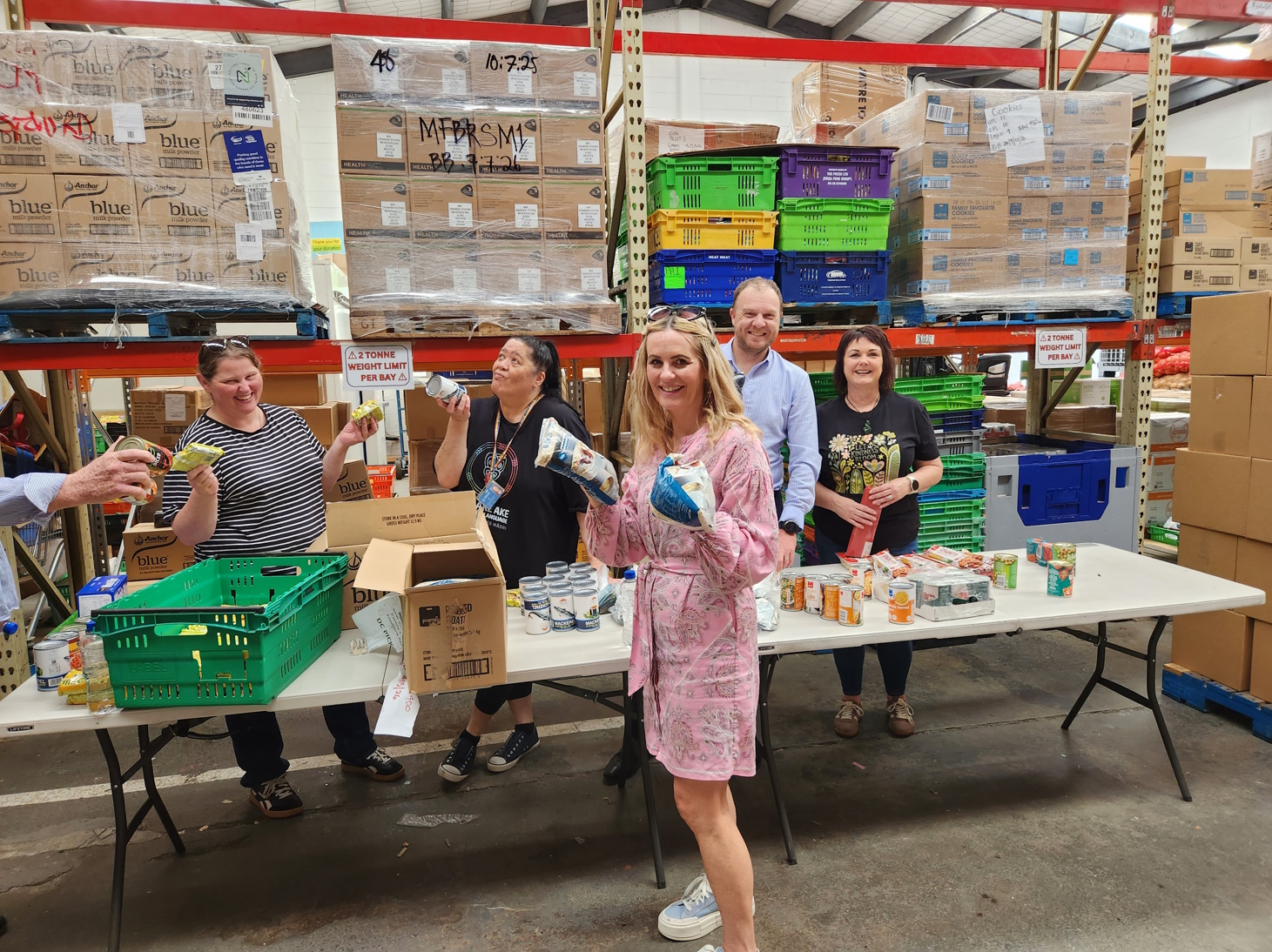 Corrections staff volunteer at Auckland City Mission &ndash; Te Tāpui Atawhai Food Bank.  