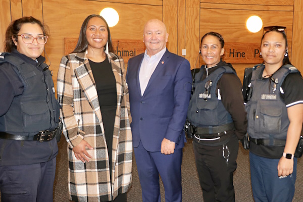 (L-R): Prison Director Tayla Yandall, UCOL Tutor Loni Viliami, Sir Graham Lowe, Corrections Officers Martha George-Crichton and Pare Haimona. 