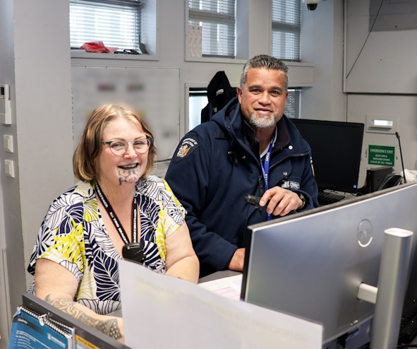 (L-R): Pou Tikanga Mairehe Louise Tankersley and Senior Corrections Officer Lance Rollo requested a prison headcount fully in te reo Māori. 