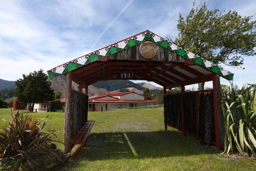 The waharoa (gateway), where visitors are welcomed onto the Te Hora Marae. 